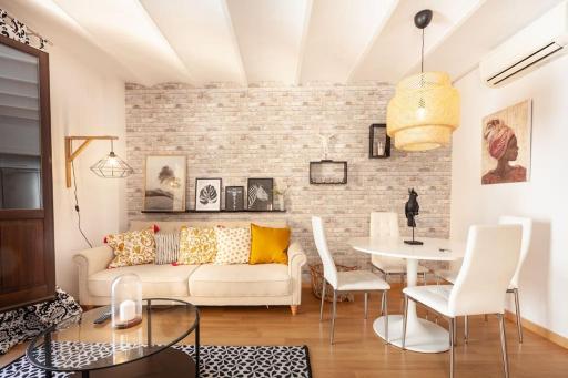 Beautiful Apartment in Abat Street by Batuecas - Housity