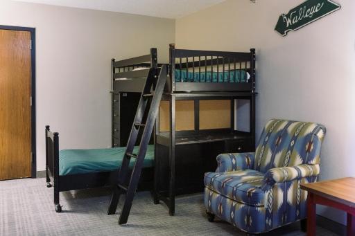 Wildwood Lodge & Suites - Housity