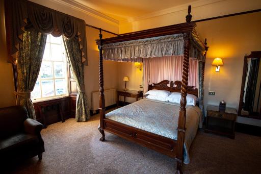 The Mansefield Hotel - Housity