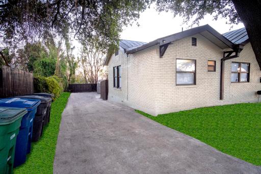 Cozy Downtown Guest House 2BR/1BA Sleeps 8 - Housity