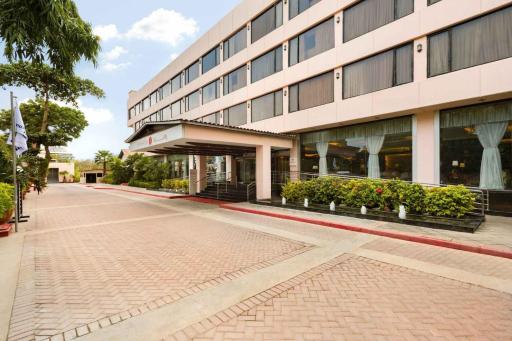 Ramada Plaza by Wyndham Karachi Airport Hotel - Hizvo
