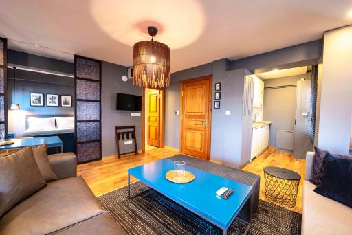 Bguest Pera Suites - Housity