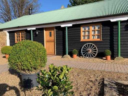 Cheesemans Farm Stables - Housity