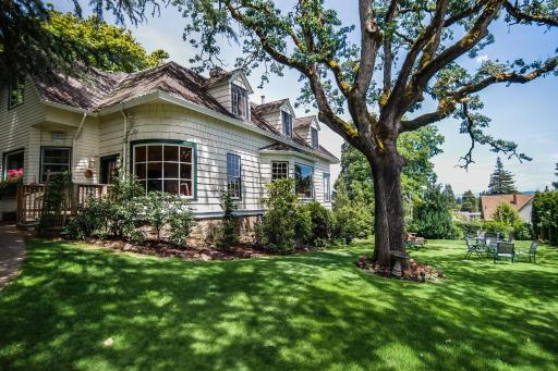 The Campbell House Inn - Housity