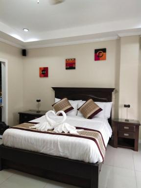 Bourbon St Apts Condo 30C - Housity