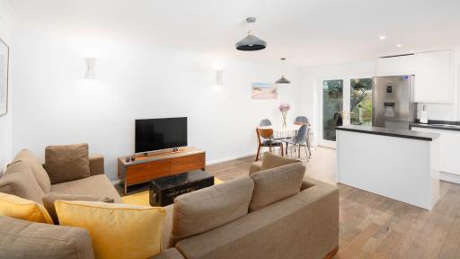 Central Portland Street with Free Parking - Housity