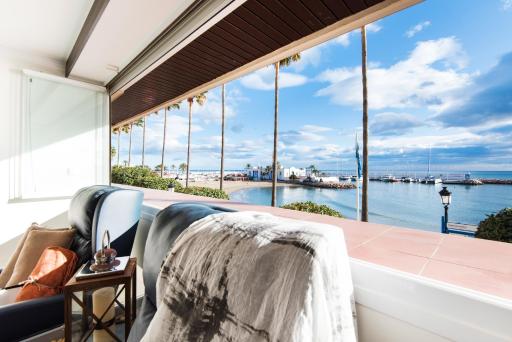 Beach Front Apartment-1st Line - Housity