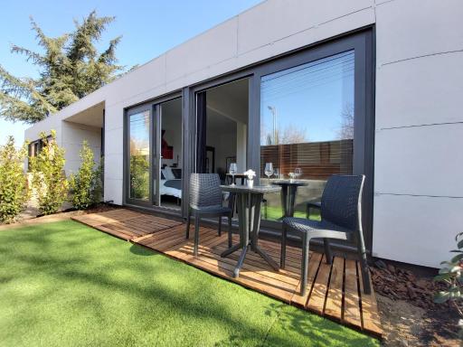 Acero y Piedra Apartamentos con jardín privado - Housity