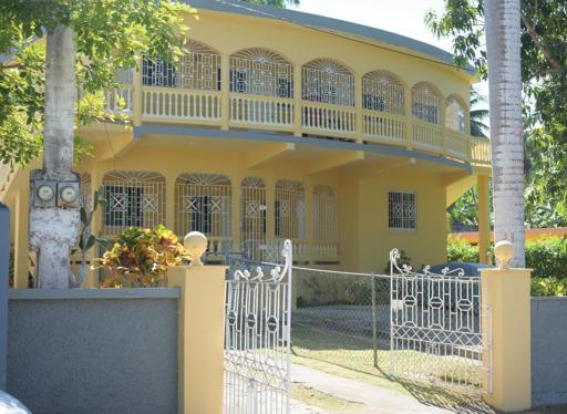 Unity Villa one bedroom apartment close to Montego Bay and Beaches with wifi - Housity