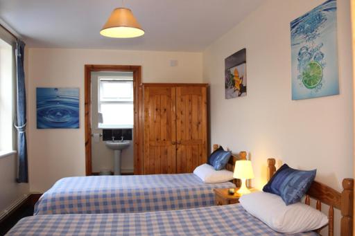 Whitehouse Guestrooms - Housity