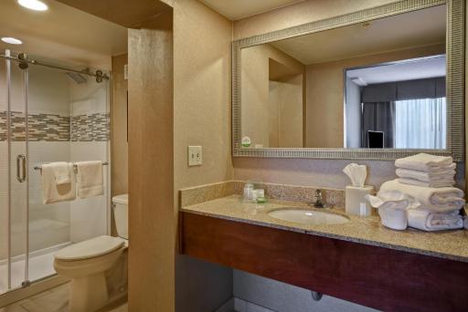 Holiday Inn Cincinnati-Riverfront, an IHG Hotel - Housity