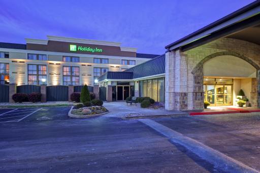 Holiday Inn Cincinnati-Riverfront, an IHG Hotel - Housity