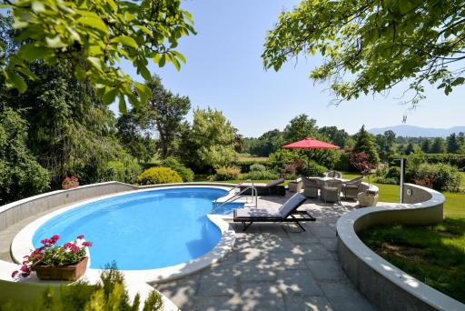 Old Oak House with pool - Housity