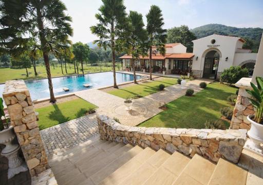 Mela Garden Retreat Cottage - Housity