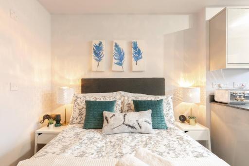 12 Helena Luxury Serviced Apartment - Housity