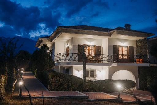 Mythic House - Housity