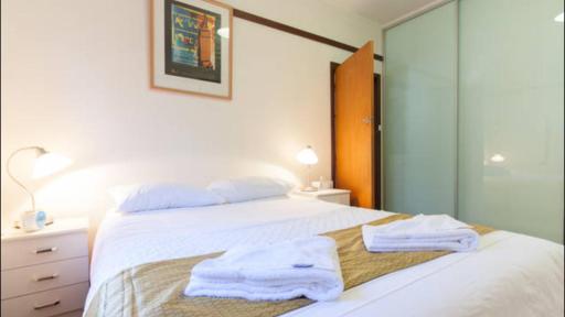 B4 Crawley Apartment 1 BRM & Sleepout near UWA - Housity