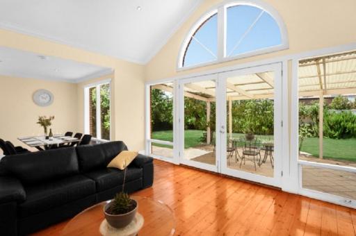 Adelaide Style Accommodation - City to Beach - Free WIFI - Free 3 car parking - Great location - Housity
