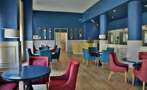 Cresta Jameson Hotel - Housity