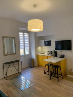 STUDIO rue pietonne Ajaccio - Housity