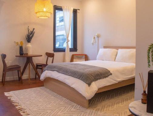 Rail Park Downtown Studio, Amazing Views, CONTACTLESS CHECK-IN - Housity