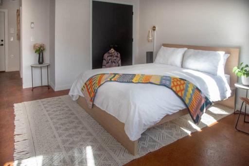Billy Penn Studio with Outstanding Views, CONTACTLESS CHECK-IN - Housity