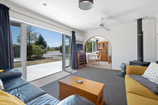 Getaway on the Green - Cromwell Holiday Home - Housity