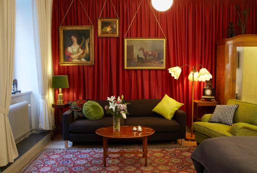 Lady Hamilton Apartments - Housity