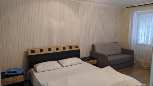 in the center - Housity