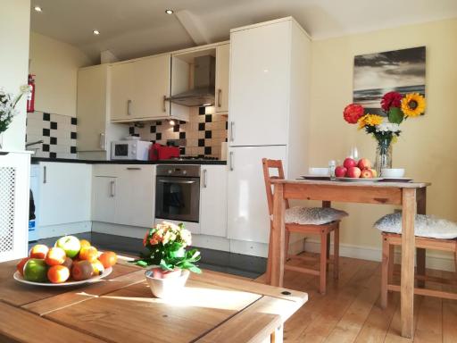 Bright, Modern 1 Bedroom Apartment, Uplands, Swansea - Housity