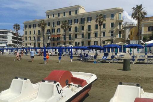 APPARTAMENTO FRONTE MARE ANZIO CENTRO - Housity