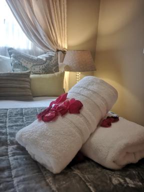Bristow Self Catering Unit with Back Up Power and Free Wi- Fi - Housity