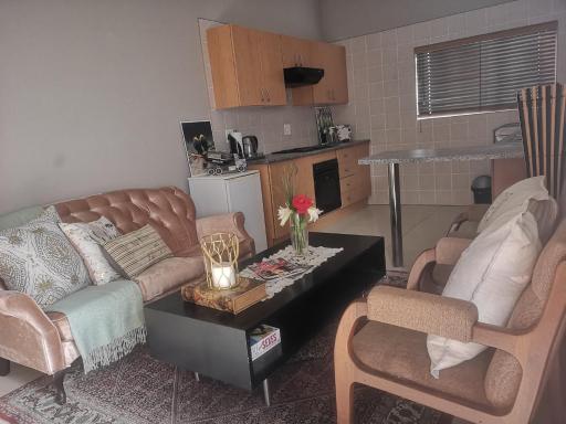 Bristow Self Catering Unit with Back Up Power and Free Wi- Fi - Housity