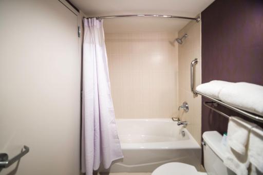 Crowne Plaza Saddle Brook, an IHG Hotel - Housity