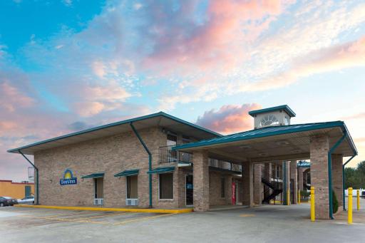Days Inn by Wyndham Forest - Housity