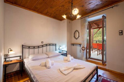 Villa Canyon Stone House - Housity