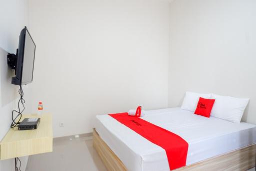 RedDoorz near Pacific Mall Tegal 2 - Housity