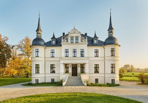 Pałac w Orli - pokoje, restauracja - Housity