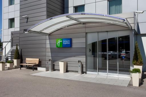 Holiday Inn Express Geneva Airport, an IHG Hotel - Housity