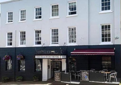 The Beaufort Hotel - Housity