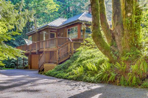 Barlow Creekside Lodge - Housity