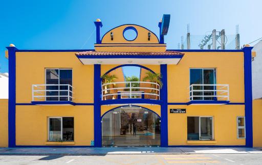 Hotel Yumkiin - Cerca Del Ferry y Terminal ADO - Housity