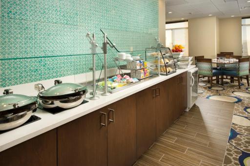 Holiday Inn El Paso Airport, an IHG Hotel - Housity