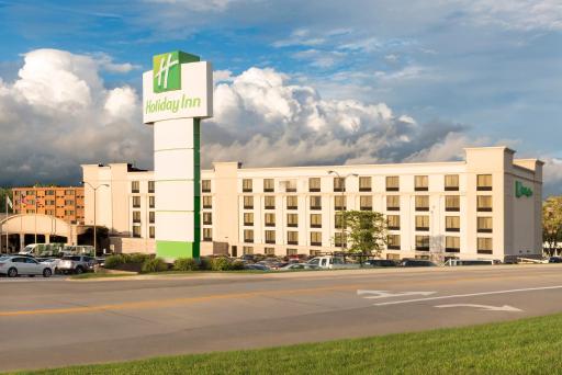 Holiday Inn Cleveland - South Independence by IHG - Housity