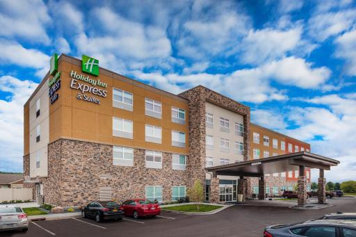 Holiday Inn Express & Suites - Rice Lake, an IHG Hotel - Housity