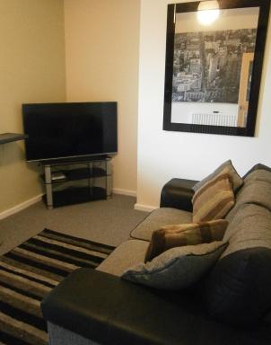 Single Bed Room in Shared House - Ilkeston Town Centre Location - 500Mbs WiFi - Housity