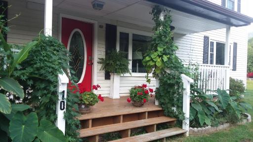 Hummingbird House - Housity