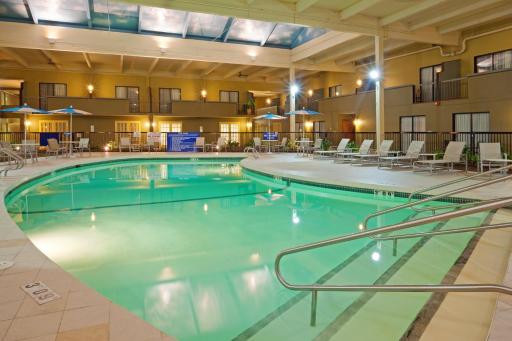 enVision Hotel & Conference Center Mansfield-Foxboro - Housity