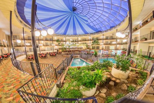 Holiday Inn Des Moines-Airport Conf Center, an IHG Hotel - Housity