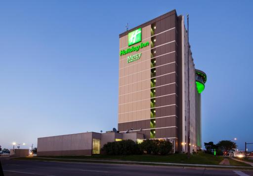 Holiday Inn Des Moines-Downtown-Mercy Campus, an IHG Hotel - Housity